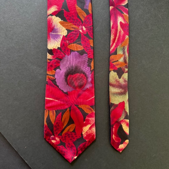 Harve Benard by Benard Holtzman Mens Neck Tie 100% Silk Bold Vivid Floral - Picture 1 of 3
